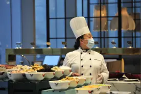 巾帼故事：“60后”女厨师的火焰人生图片
