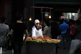 成都一家烧烤店利用“啤酒一块钱”做活动，十五天收款30万图片