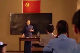 风雨兼程，接续奋斗！情景短剧《一间教室》温情演绎党的百年奋斗历程图片