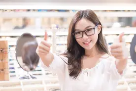 一个我爱的女孩，一个爱我的富家女，我该选谁？图片