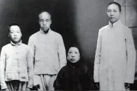 母亲入殓两天后，毛泽东归来扶棺痛哭，守灵夜挥笔写下《祭母文》图片