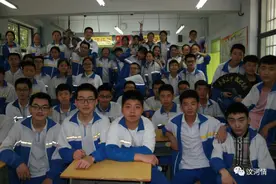 再见了母校，再见了老师，再见了同学们，今天我们毕业了图片