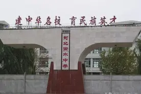 还是衡水中学！英文像印刷体，却惹来很大争议，网友：要花长时间图片