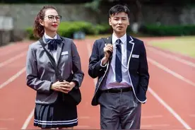 幸福！46岁蔡少芬扮学生妹，张晋称17年前被其煮面背影吸引图片