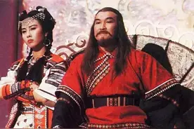 《狼图腾》：男人的事业在马背上，在酒杯里，在女人的卧榻前图片