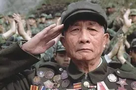 百岁老人体内两枚弹片，本是雇农的他，如何成为了抗战英雄图片