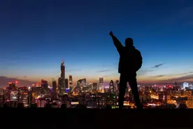 人到中年，最好的活法是：凡事先干起来再说图片