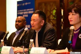 他出身农村，凭着刻苦成为985大学校长，被学生称为欧巴图片