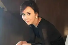 马来西亚富豪太太胡静，身材纤细穿衣搭配太惊艳，贵妇风范藏不住图片