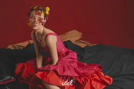 春季开始流行“鲜花妆”了！流苏、镂空和花朵，春天该有的色彩图片