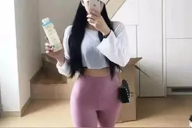 小说：合租的美女室友酒量浅喝成了醉猫，挥动着粉拳就砸在我身上图片