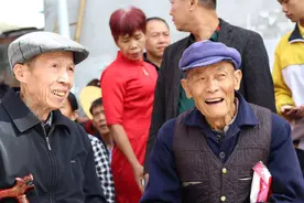 “新时代文明实践”昔日的贫困村、“毒品”村，今朝文明敬老花样多、情谊真图片