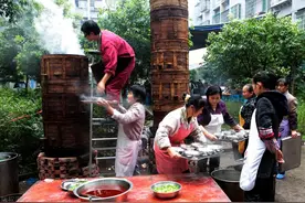 越来越多的村民热衷于在家办酒席，难道只为了省钱？看完明白了图片