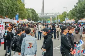 在汉央企招聘需求不降反增，提出“不减员不降薪”图片