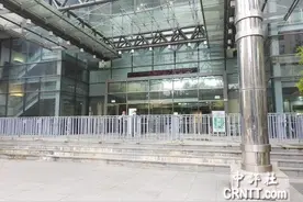 关闭中天电视台　民进党当局“NCC”为防抗议排满拒马图片