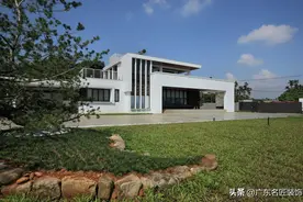 拒绝浓妆艳抹！这套木与混凝土搭配的别墅，深得业主芳心图片