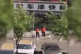 长春一汽修店私自涂黑公共车位 交警：有需求可申报 私涂违法图片