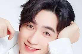 娱乐圈公认笑容具有治愈系的5位男星，谁治愈了你的小心脏呢？图片