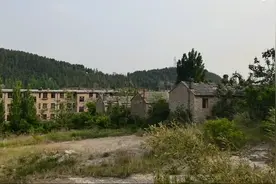 山东蒙阴军工厂遗址，建筑完好却空无一人，独自游览感触颇多图片