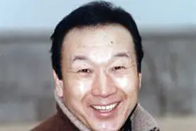 还记得《篱笆·女人和狗》中铜锁吗？今成老戏骨已是国家一级演员图片