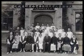 天津新学书院早期外国教员和1915年洪水图片