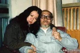 45岁三毛与77岁王洛宾忘年恋，相处3周被逼走，4个月后自缢图片