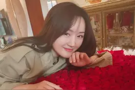 错爱一人至今单身，从甜歌天后到隐退种菜，杨钰莹的人生很不简单图片