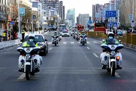 霸气开道！超燃护航！张家口交警守护英雄回家！图片