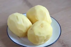 土豆别炒着吃了，教你做下酒新花样，酸辣脆爽，比肉还好吃，解馋图片