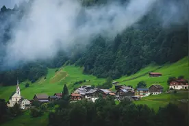一个人的徒步旅行图片
