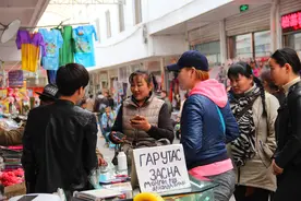 去乌兰巴托火车上，包厢里“娘化”的蒙古小伙儿图片