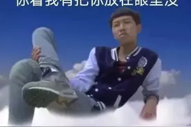 表情包来啦：你都没有胸，凶什么凶！图片