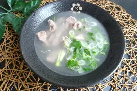 炖羊肉汤，最忌加两味调料，教你正确做法，汤白味鲜无膻味图片