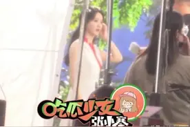 赵丽颖在上海边工作边带娃，飞北京前冯绍峰去接孩子，两人超默契图片