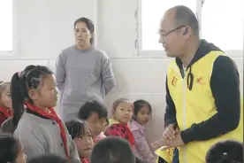 孩子不小心被烫伤怎么办！教你几招，止痛快不留疤！妈妈们注意！视频封面
