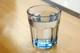 喝水时，一半热水兑一半冷水，对身体好还是不好？图片