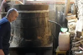 农村小作坊酿制的纯粮酒，究竟多少钱一斤，才算合适？图片