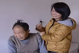 38岁美女教师黄秀群，表白65岁清洁工大爷：除了你，别人都是将就图片