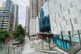 重庆杨家坪有个“尴尬”的商场，就在轻轨站附近，却没什么存在感图片
