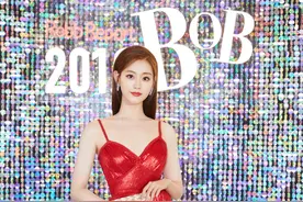 祝绪丹2019年最美的4套造型，最后一套黑色抹胸羽毛裙美丽迷人！图片