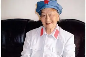 西路军女团长王泉媛81岁时重返战地举双枪向天鸣放，哭喊声催泪图片