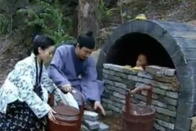 瓦罐坟：送一餐，砌一砖，“弃老行为”也是一种孝道图片