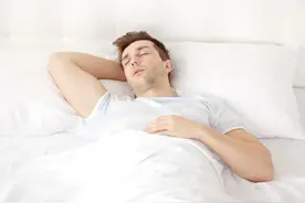 夫妻多年不孕，参加同学会后妻子怀孕，丈夫出轨妻子闺蜜图片