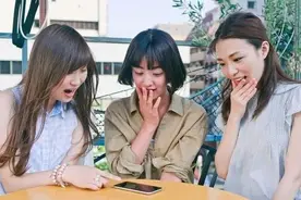女同事把私聊内容发到工作群，全公司瞬间尴尬，隔天收到辞退通知图片