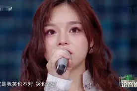 即将参加《歌手》突围赛的黄霄云，这一次在《天赐的声音》哭了图片
