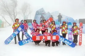 云上草原：从“网红打卡地”到“冰雪新贵”的华丽转身图片