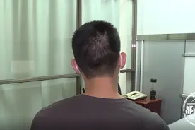 男子上厕所时频繁晕倒，因觉得尴尬，2年后才就医图片