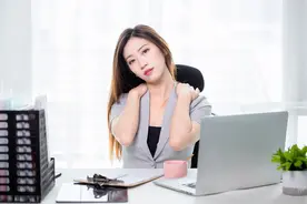 颈椎引起的头痛怎么办？需要注意什么？图片