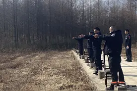 桓仁县公安局开展警衔晋升实弹射击培训图片