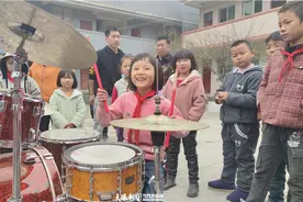 贵州乡村小学里有支“摇滚乐队”图片